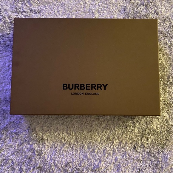 Burberry Bag - Picture 2 of 9